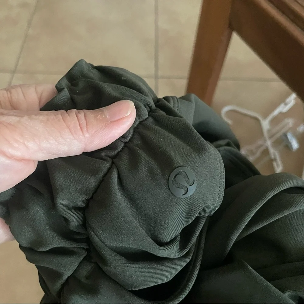 Lululemon Dark Green Jogger Pants size 2 - Picture 4 of 6